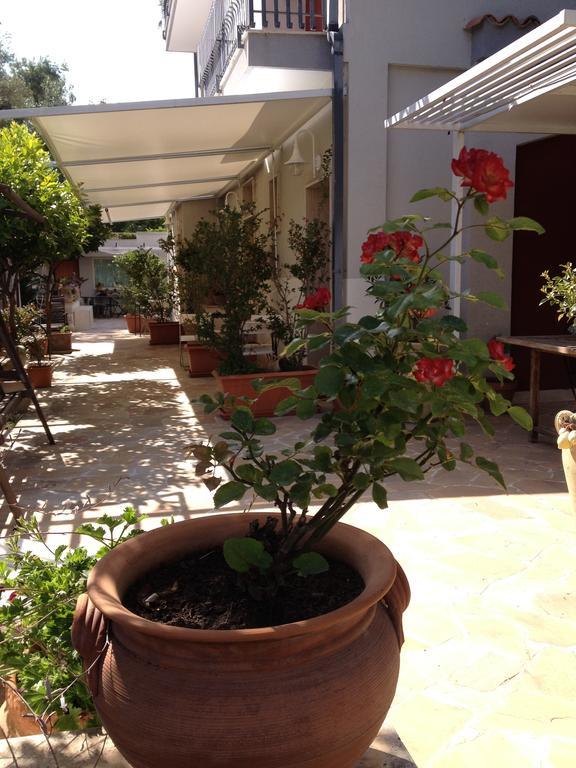 Il Giardino Dei Limoni Bed & Breakfast Aci Castello Bagian luar foto