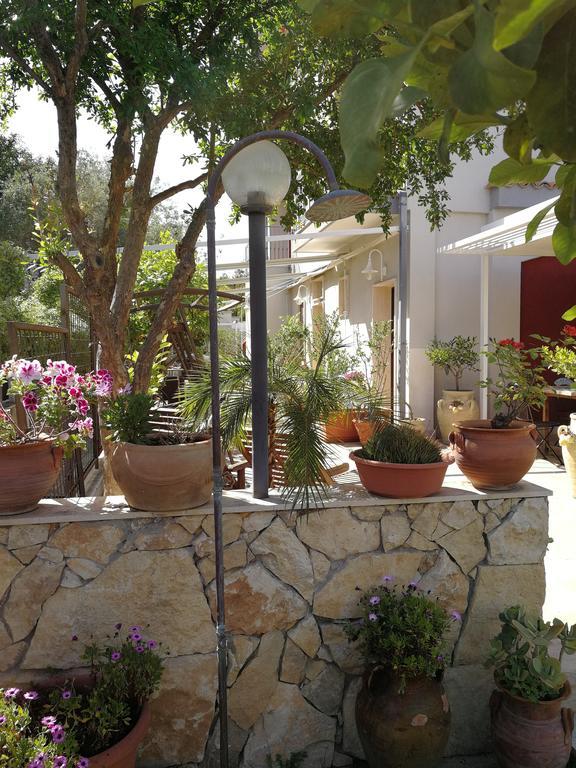 Il Giardino Dei Limoni Bed & Breakfast Aci Castello Bagian luar foto