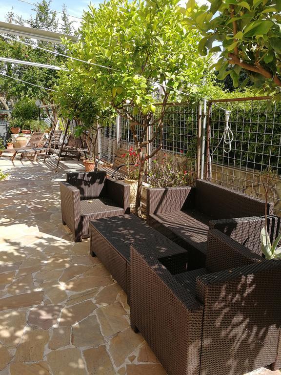 Il Giardino Dei Limoni Bed & Breakfast Aci Castello Bagian luar foto