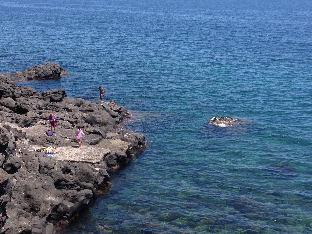 Il Giardino Dei Limoni Bed & Breakfast Aci Castello Bagian luar foto