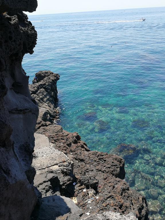 Il Giardino Dei Limoni Bed & Breakfast Aci Castello Bagian luar foto