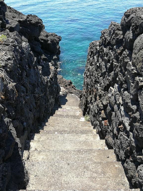 Il Giardino Dei Limoni Bed & Breakfast Aci Castello Bagian luar foto